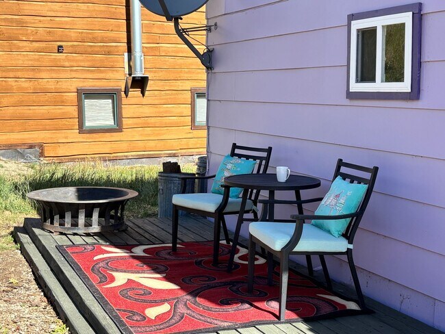 Building Photo - 20 Minutes to Breckenridge! Wood burning f...