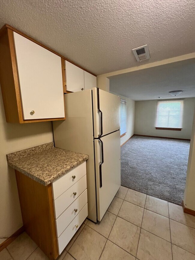 Building Photo - 216
