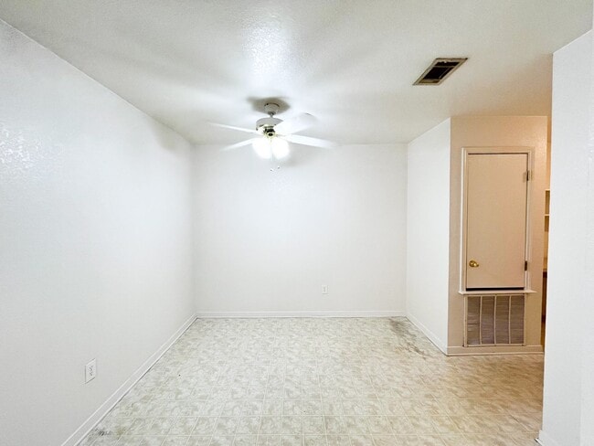 Building Photo - 312 Cedar Ridge Dr