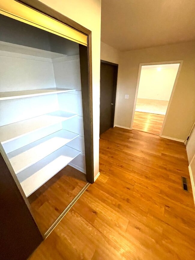Building Photo - 3 Bedroom, 2 bath home in Sunset Village
