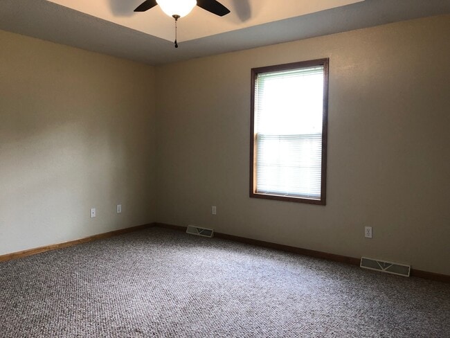 Building Photo - $1,125 - 3Bed/3Bath, House