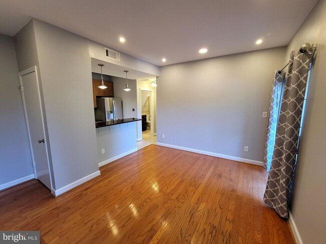 Building Photo - Charming 1BR/1BA Condo in Sought-After Penderbrook Square