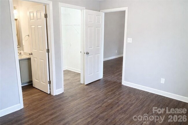 Building Photo - 211 Kingville Dr