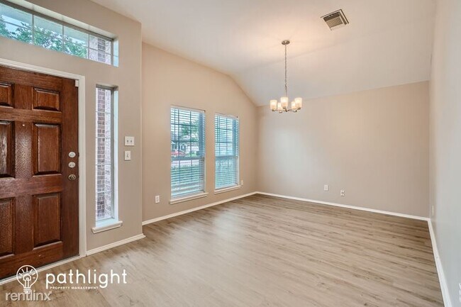 Building Photo - 3 br, 2 bath House - 6204 Hubbell Dr UNIT
