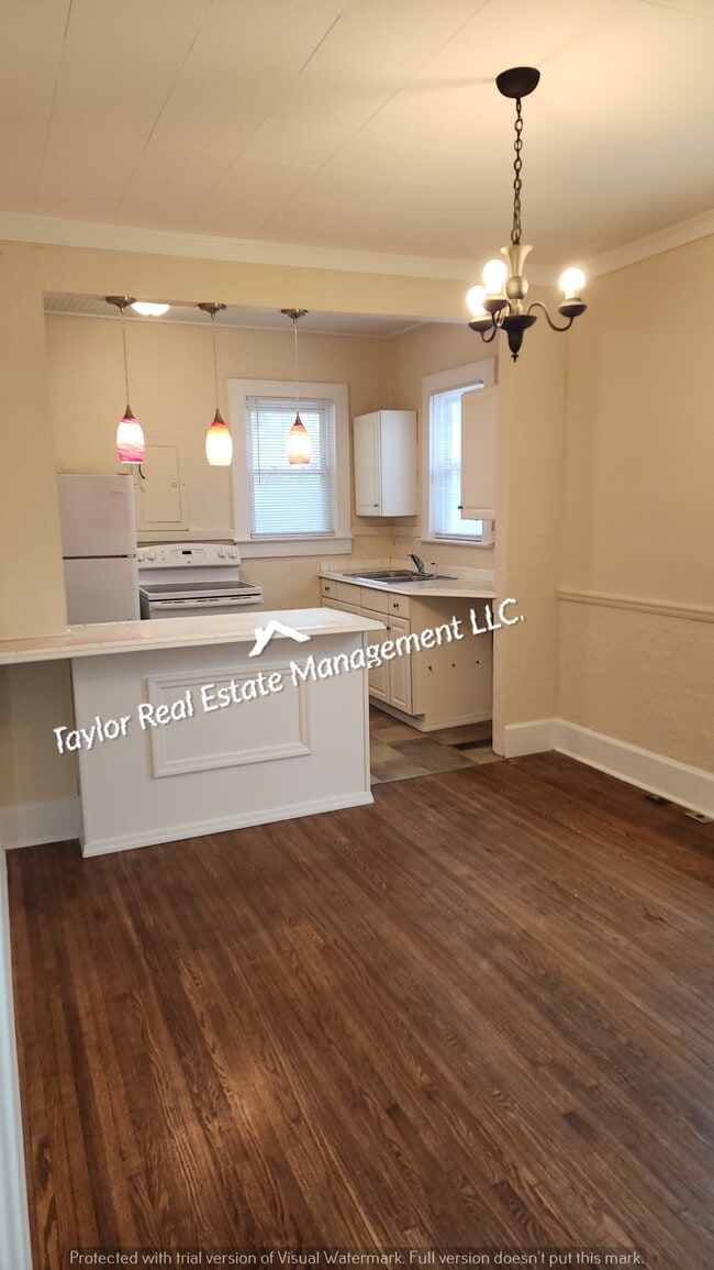 Building Photo - 714 Howell St