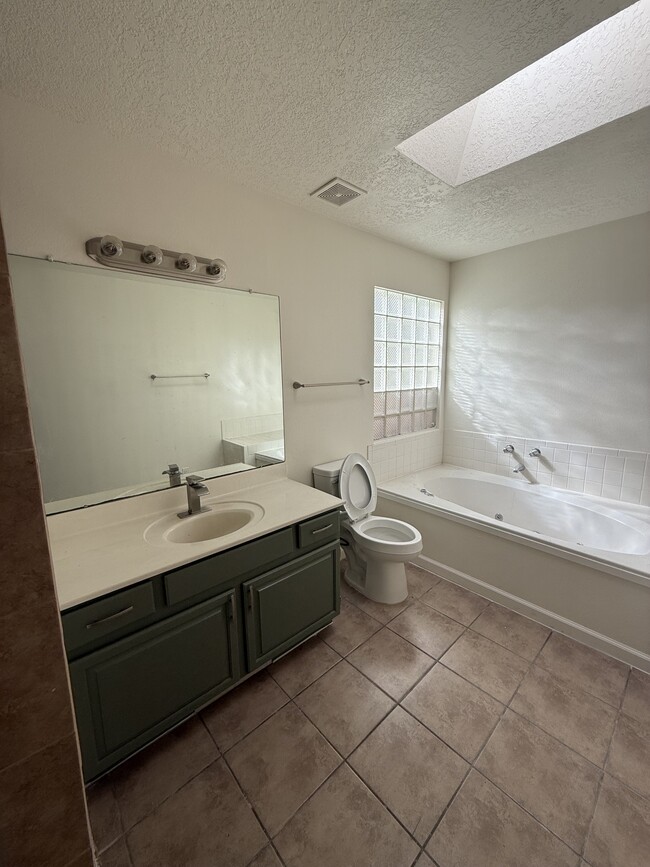 Building Photo - 5408 Jasons Way NE