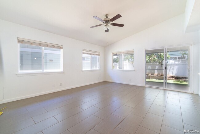 Building Photo - LARGE and SPACIOUS 3bd/3ba/2pkg (SEA COUNTRY) $3900