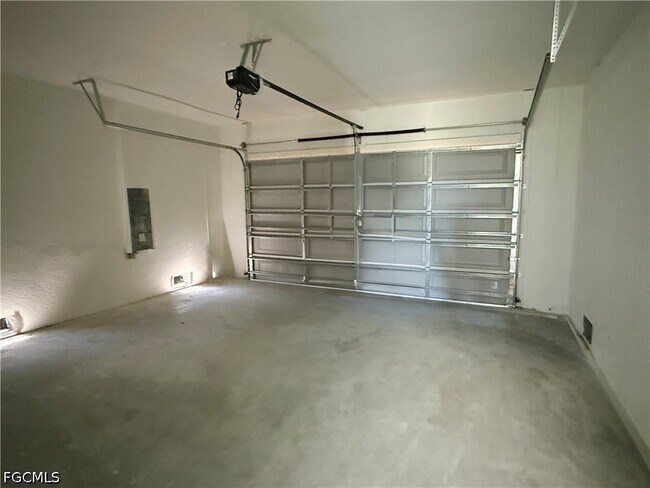 Building Photo - 4213 Caloosa Pkwy