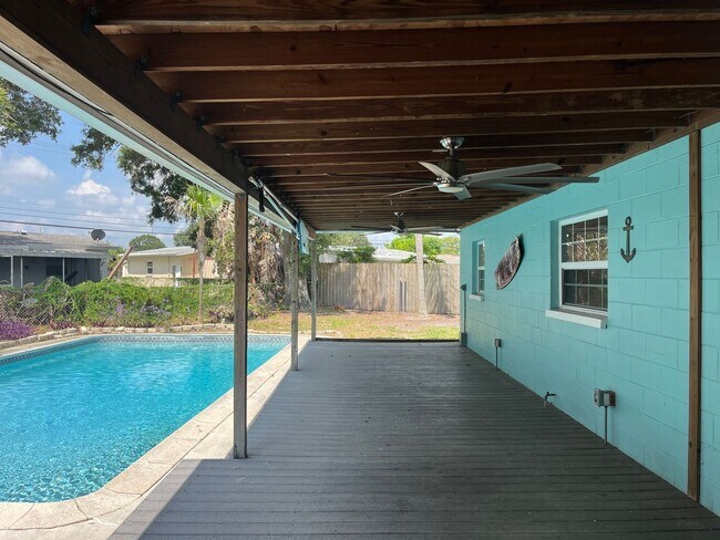 Building Photo - 375 Carrousel Ct