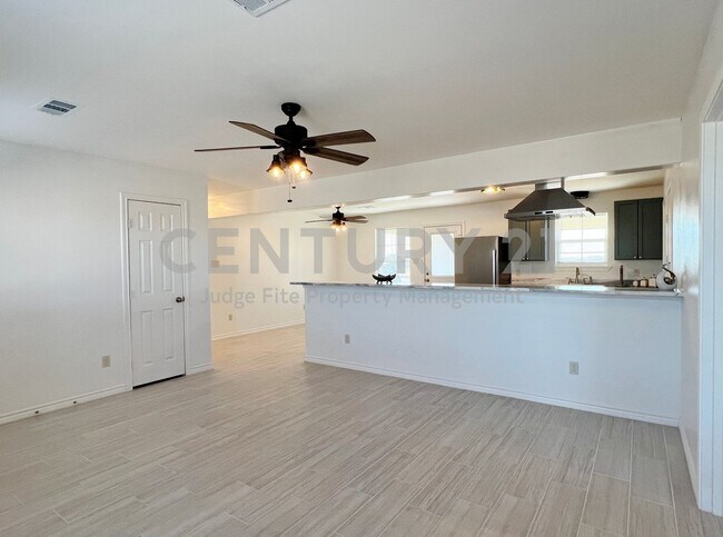 Building Photo - Completely Remodeled 4/2 County Home in Ennis Ready For Move-In!