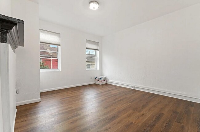 Building Photo - Beautiful 2 Bedroom home in South side ava...