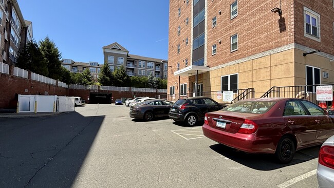 Building Photo - 18 Quintard Terrace