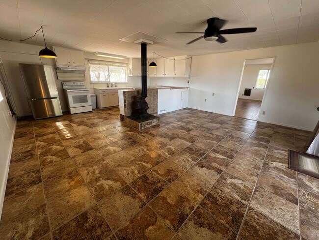 Building Photo - For Rent – Private Desert Retreat in Wonde...