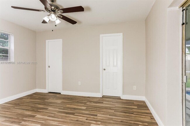 Building Photo - 7560 Venetian St