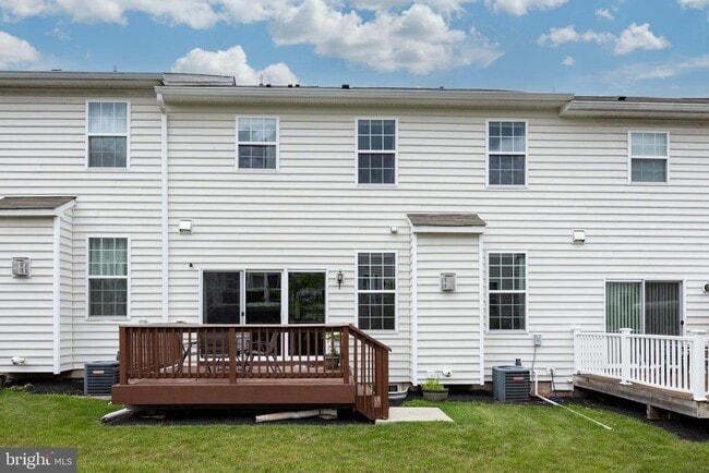 Building Photo - 253 Fairfield Cir W