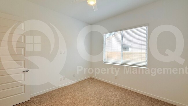 Building Photo - 10048 S Dutchman Dr