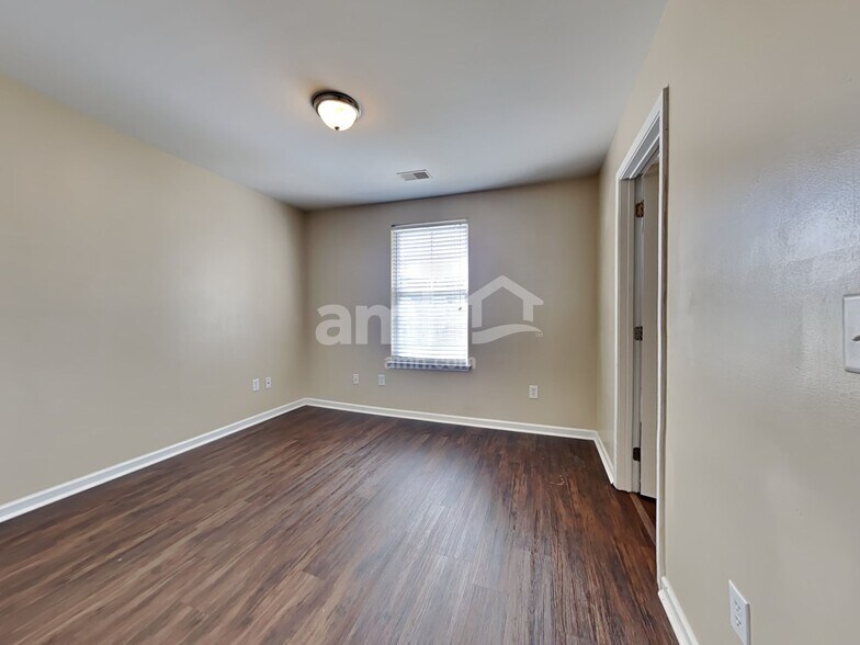 Building Photo - 400 Stoney Field Dr