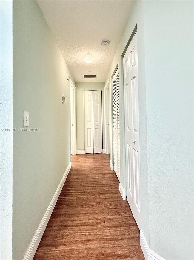 Building Photo - 3020 Alcazar Pl