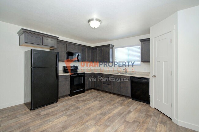Building Photo - 8172 Broken Spoke Ln