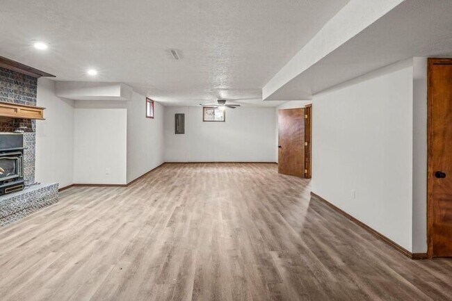 Building Photo - 2145 S Todd Ave