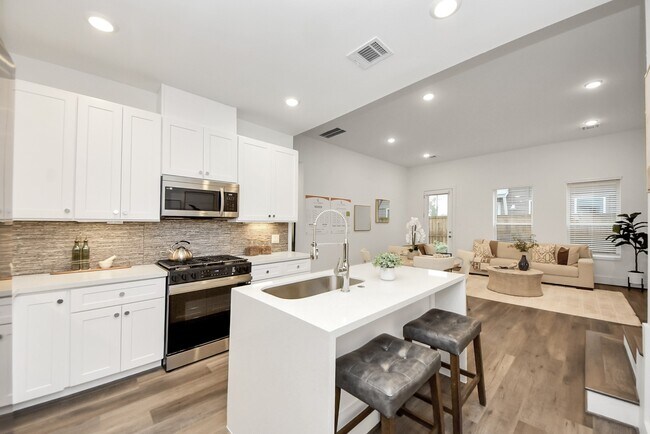 Building Photo - 7502 B Carver Rd