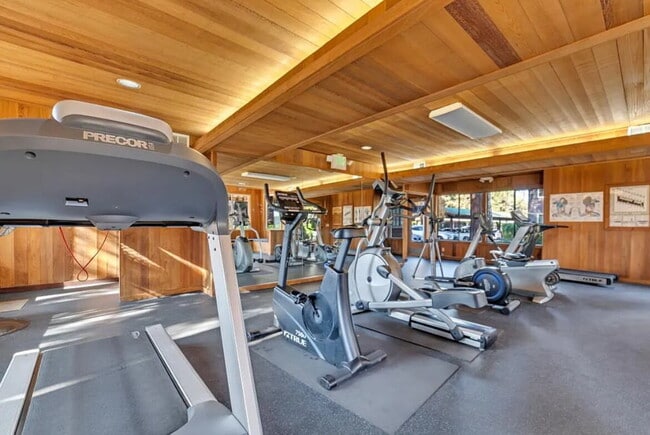 Building Photo - Charming 1 bedroom condo centrally located...