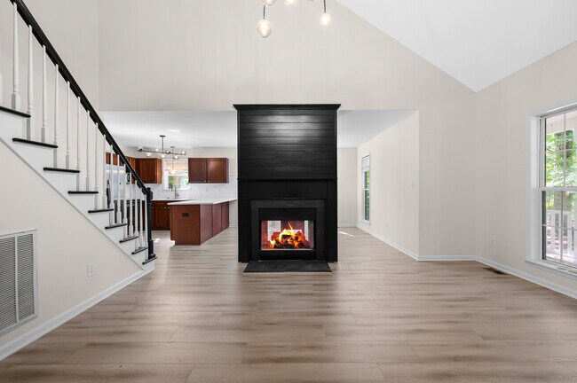 Building Photo - 305 Dearing Dr