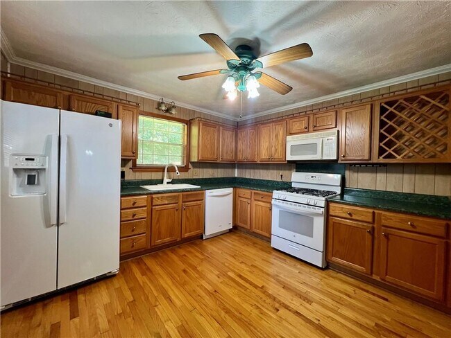 Building Photo - 6695 Courtney Dr