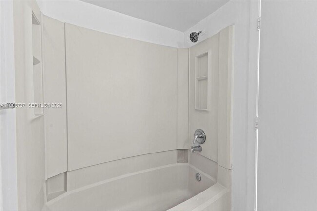 Building Photo - 6900 SW 39th St