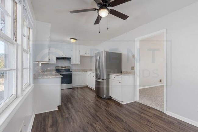 Building Photo - Updated 3/1 in Blythewood!