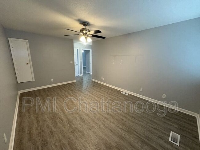 Building Photo - 4240 Crestview Dr