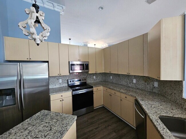 Building Photo - Northwest 22nd Court, Pembroke Pines, FL 33028 - 4 BR 3 BA single-family home