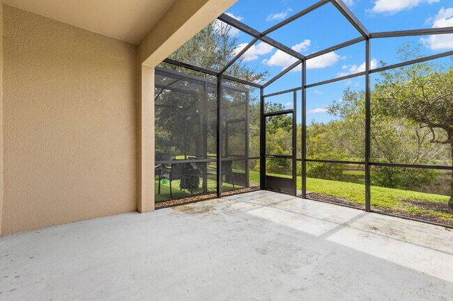Building Photo - LIKE NEW Town Home For Rent in Wesley Chapel!