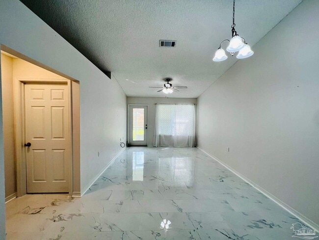 Building Photo - 8124 Heirloom Dr