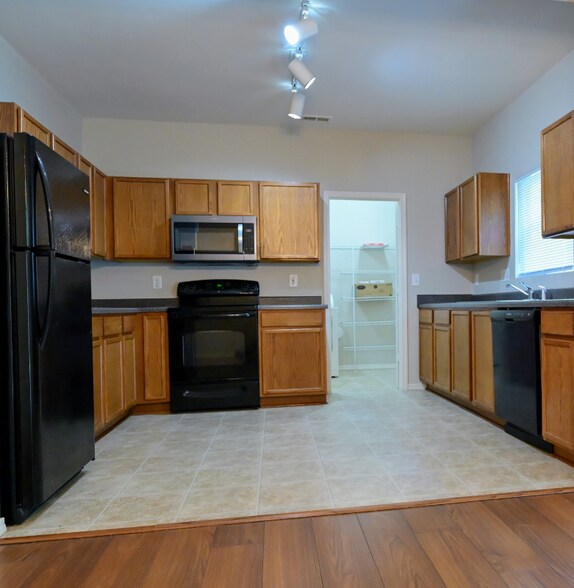 Building Photo - 8930 Chalkstone Rd