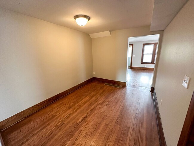 Building Photo - 225 Sheldon Ave