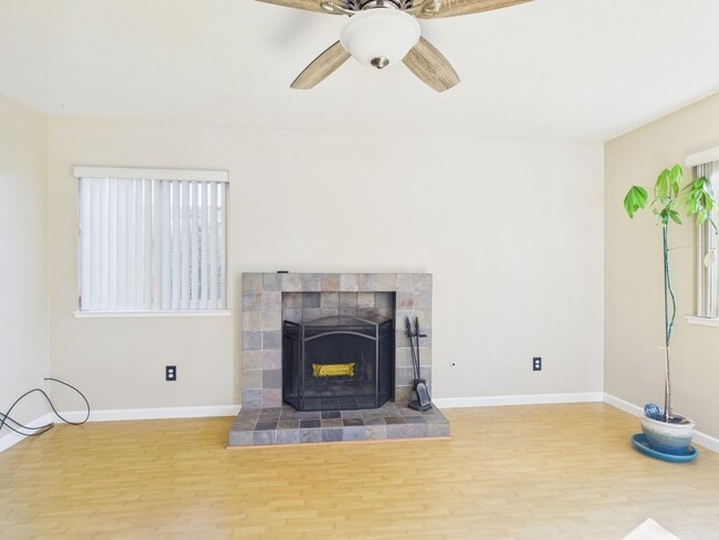 Building Photo - 2/2 Monterey Condo now available for rent