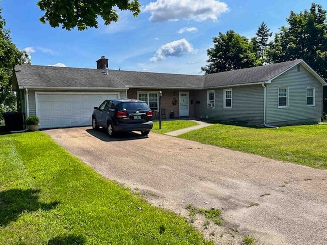 Building Photo - Spacious 3-Bedroom Apartment Near UVM with Private Entrance & Parking