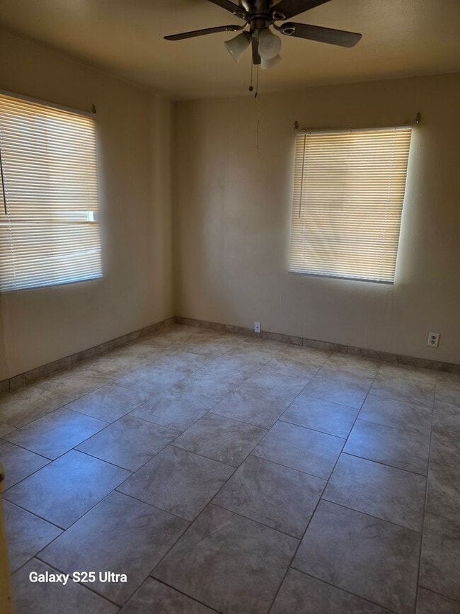 Building Photo - Clean THREE Bedroom Home