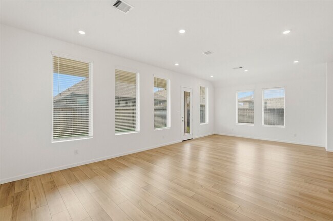 Building Photo - 6407 Amberwood Dr