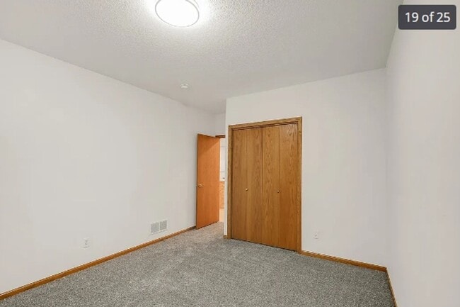 Building Photo - Newly Remodel 3 bed house - Rent $3k per m...