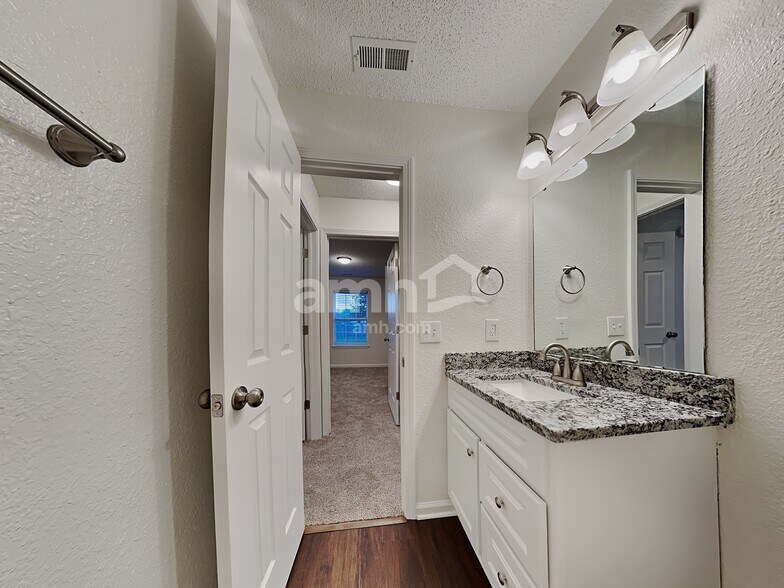 Building Photo - 2744 Branigan Creek Blvd