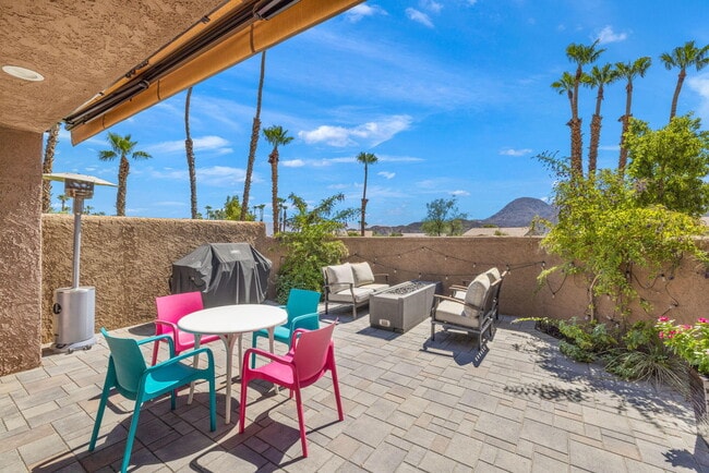 Building Photo - 49069 Mariposa Dr