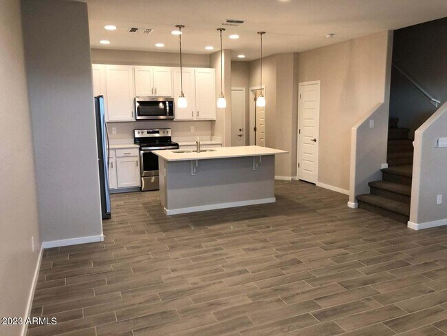 Building Photo - 594 W Westchester Ave