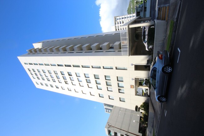 Building Photo - AVAILABLE NOW! 2 BED 1 BATH 1 COVERED PARK...