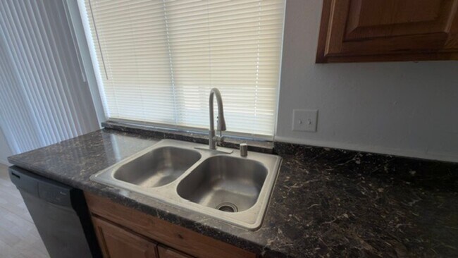 Building Photo - 4295 Sunnyview Ct