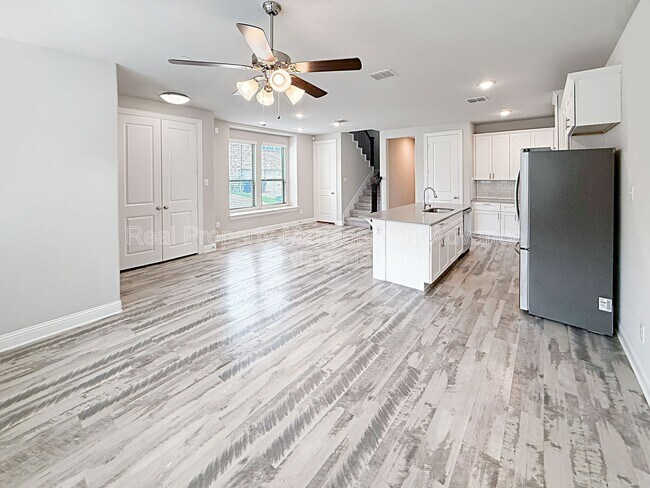 Building Photo - 4621 Piedras Lanzar Dr
