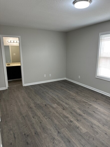 Building Photo - 643 Walker Rd