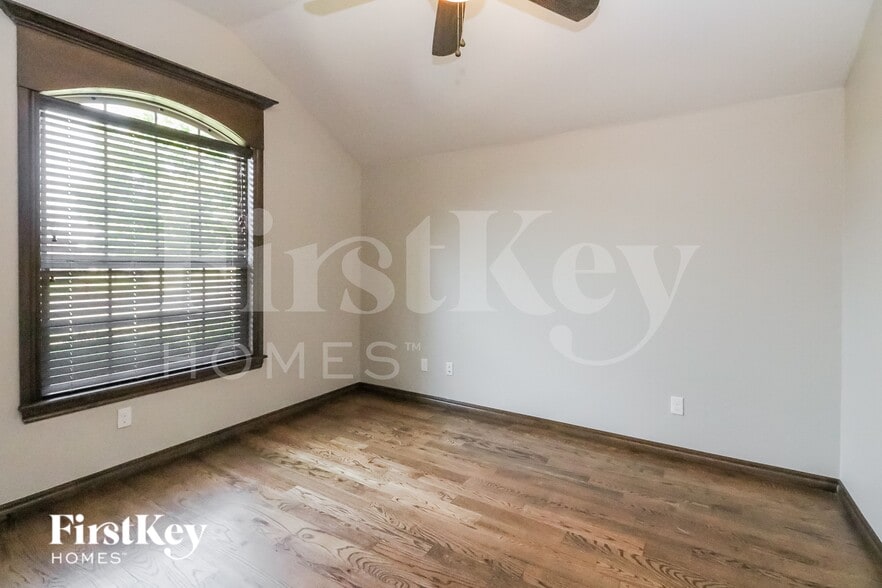 Building Photo - 17000 Barcelona Dr