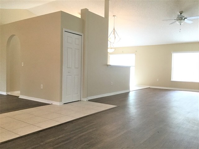 Building Photo - 1959 Alambra Cir